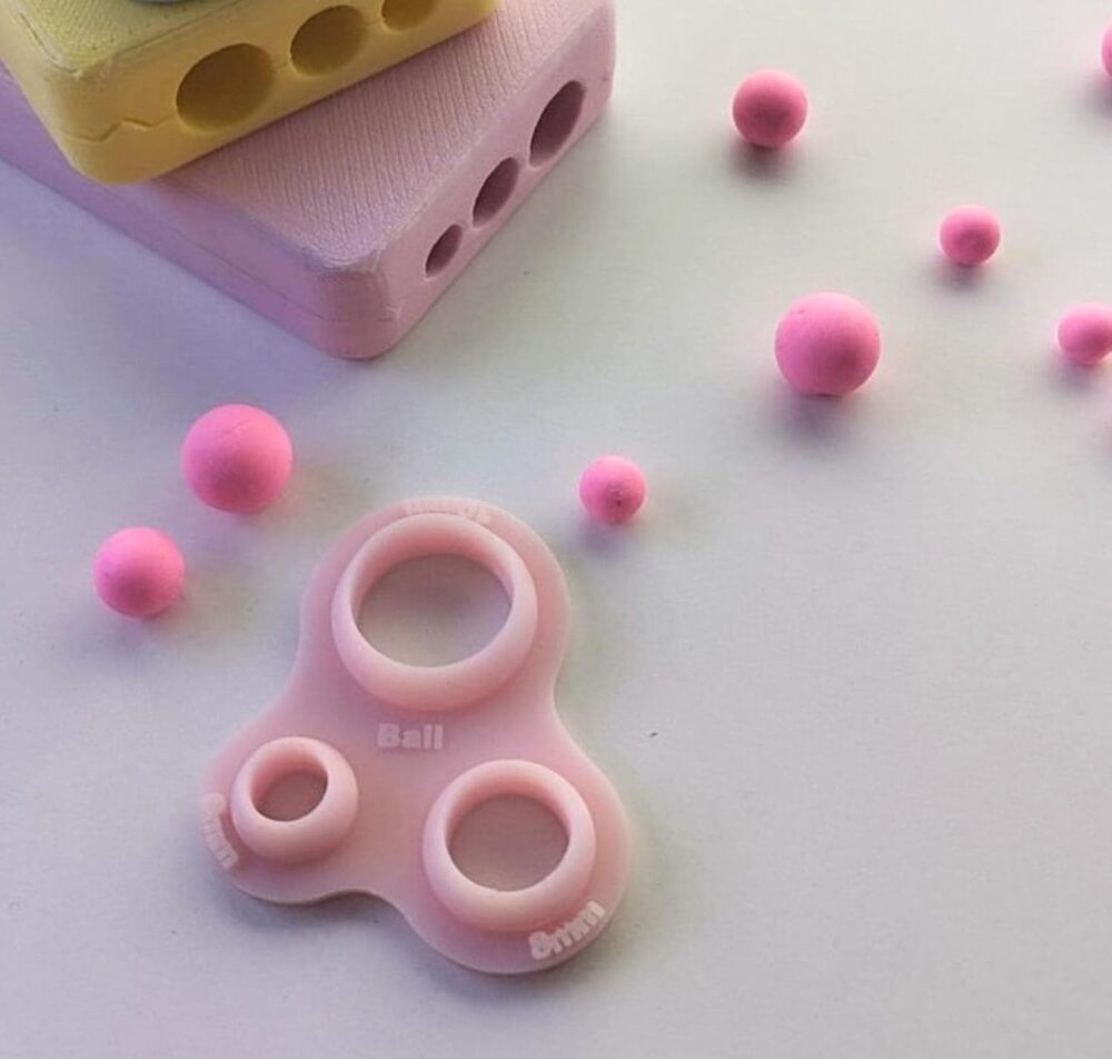 Polymer Clay Bead Making Tool Set, 3 Size Round Bead Roller with 3 in 1 Circle Clay Cutters