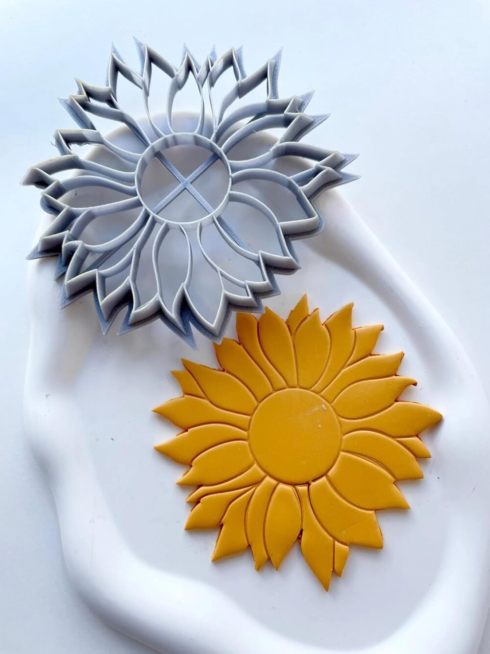 71hWeu15taL._SL1500_ Sunflower Trinket Dish Polymer Clay Shape Cutter-Size 11Cm