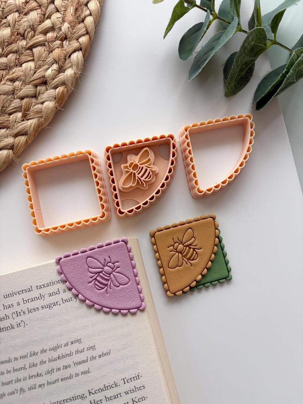 Lace Bee Corner Bookmark Polymer Clay Embossed Cutters, 3 Pieces, Standard Size 4cm, Multicolor