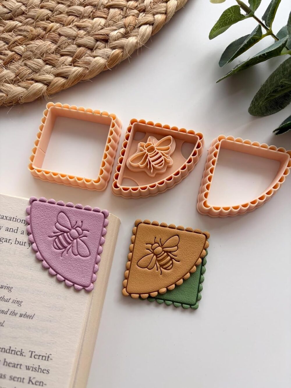 Lace Bee Corner Bookmark Polymer Clay Embossed Cutters, 3 Pieces, Standard Size 4cm, Multicolor