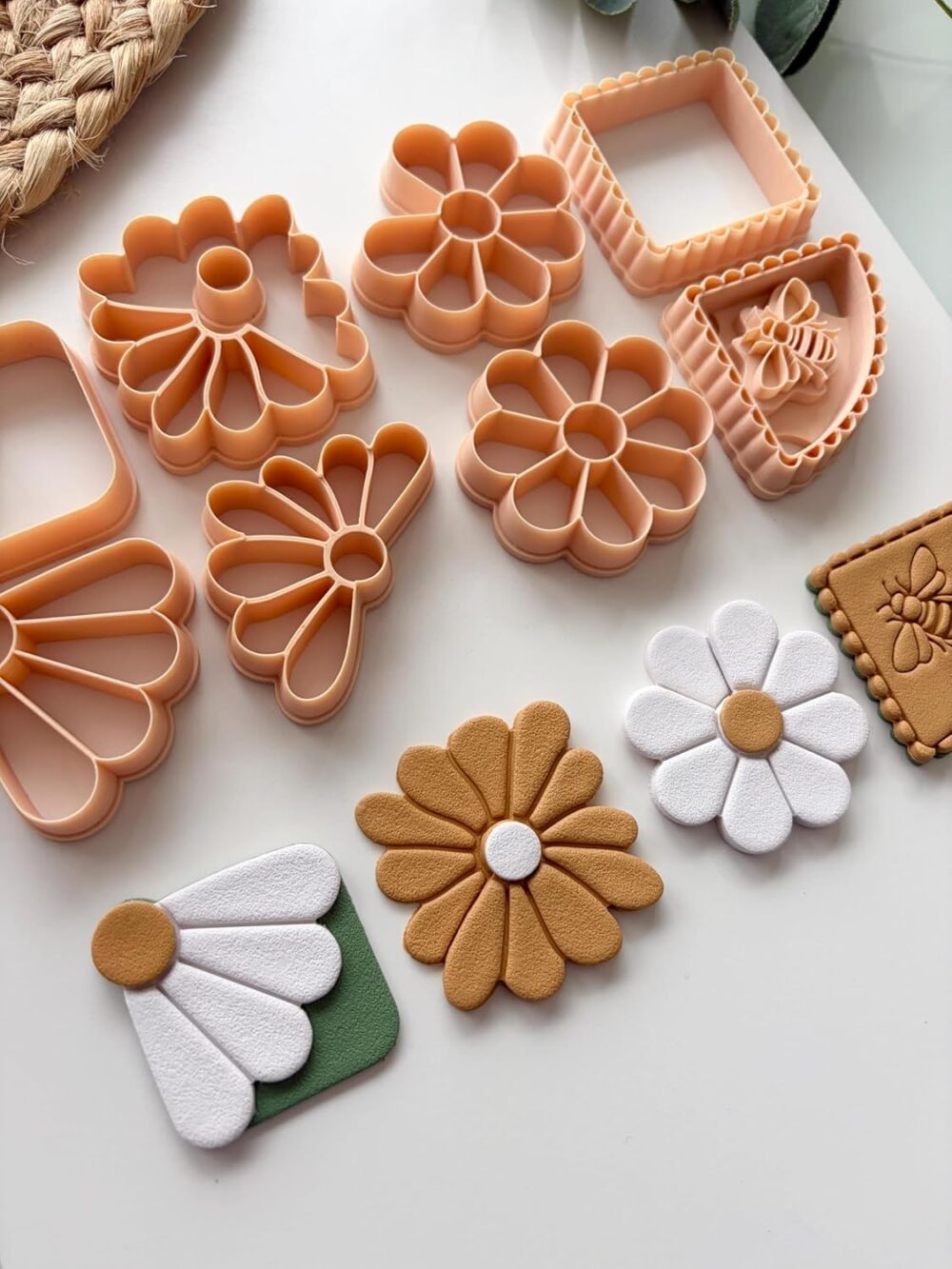 3D ORIGINS Floral Spring Corner Bookmark Bundle, Polymer Clay Embossed Cutters, Daisy and Bee Designs, 4cm, 8 Piece Set