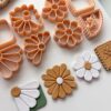 3D ORIGINS Floral Spring Corner Bookmark Bundle, Polymer Clay Embossed Cutters, Daisy and Bee Designs, 4cm, 8 Piece Set