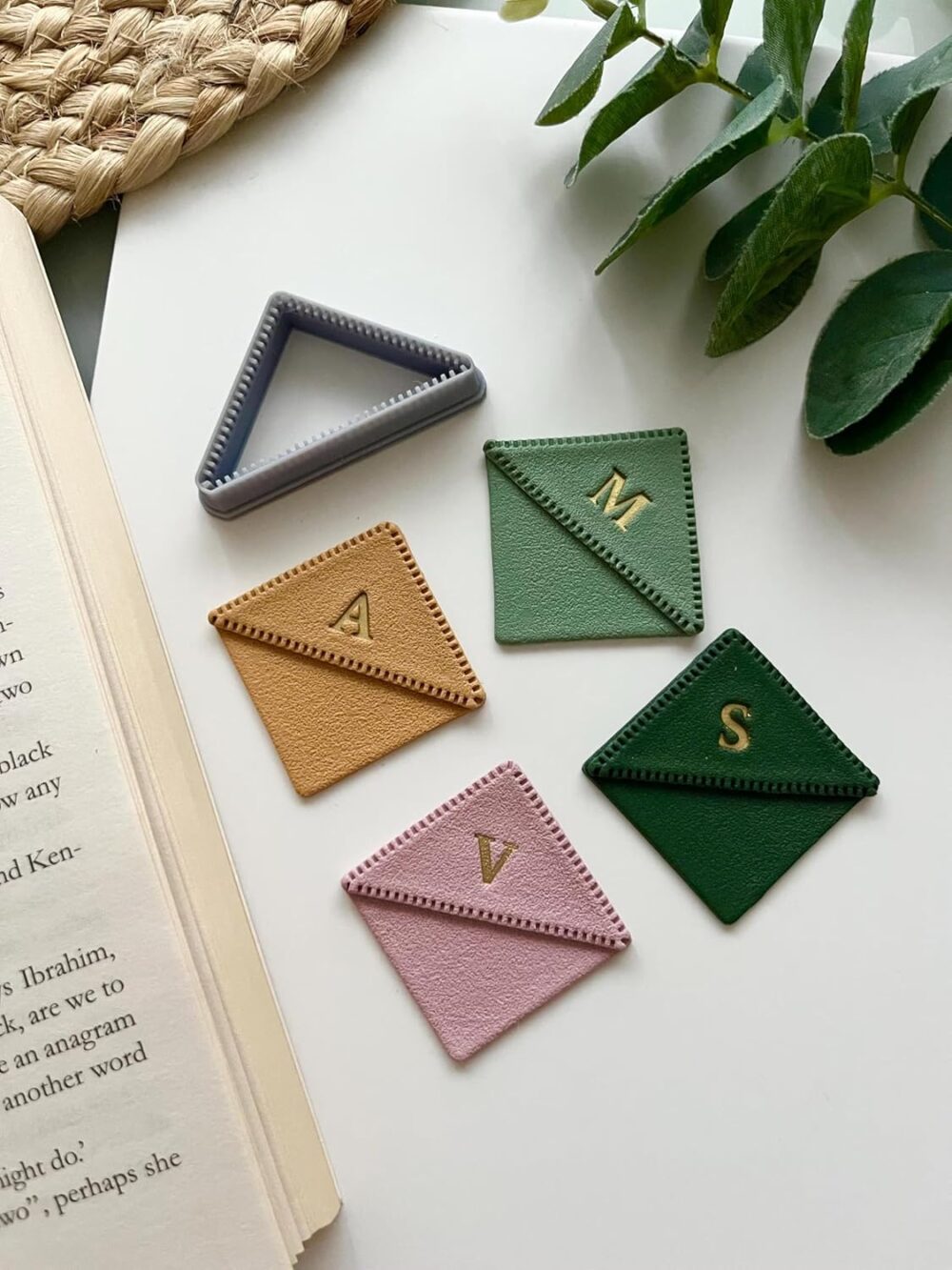 81ScAB-UzML._SL1500_ Polymer Clay Cutter, Corner Bookmark Polymer Clay Embossed Cutter Set, 12 Pieces, Easy to Use, All Season