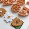 3D ORIGINS Floral Spring Corner Bookmark Bundle, Polymer Clay Embossed Cutters, Daisy and Bee Designs, 4cm, 8 Piece Set