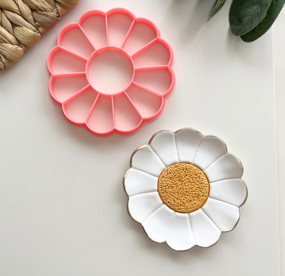 MAIN IMAGE Flower 12 Petal Trinket Dish Cutter