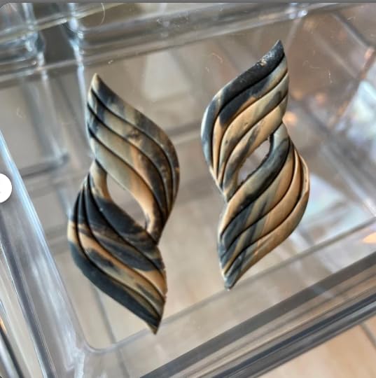 Twisting Hourglass Spring Clay Cutter, Embossing Polymer Clay Cutter, Detailed Debossing Cutter for Clay